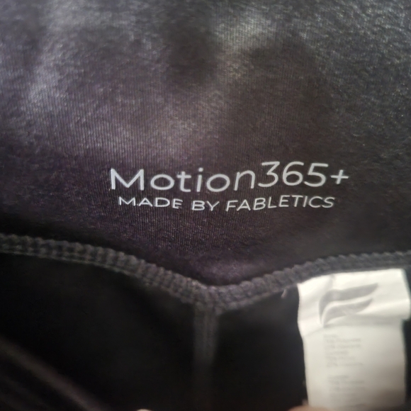 FABLETICS LEGGINGS - Picture 2 of 3